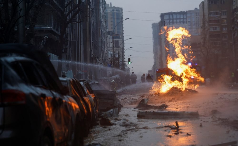 Ataque russo em Kiev mata 2 e fere 23 antes de discurso de Zelenski na ONU