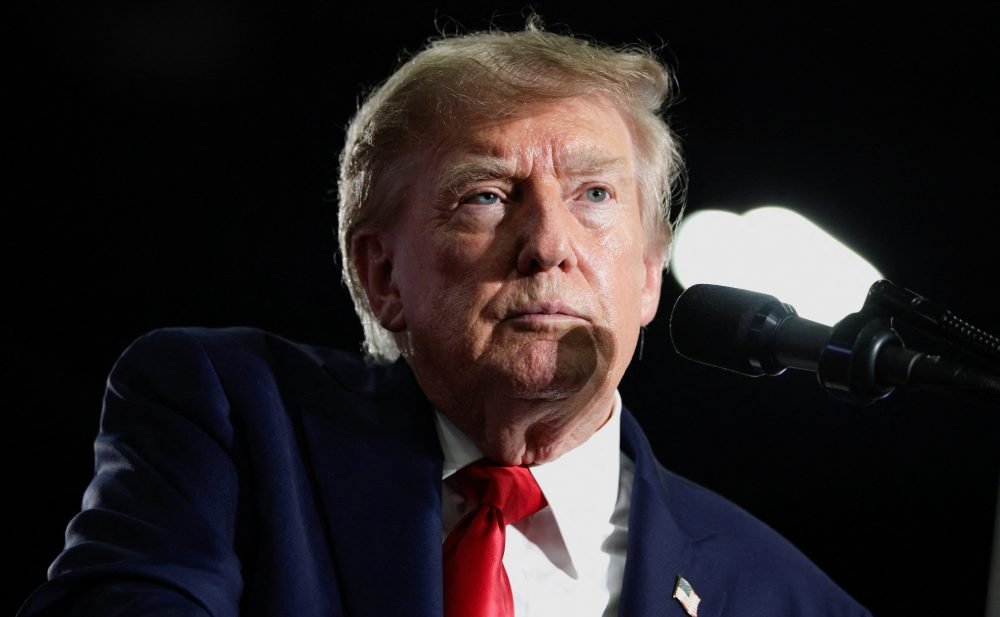 Trump propõe mudar nome de 'inteligência artificial' e critica alertas sobre riscos da tecnologia