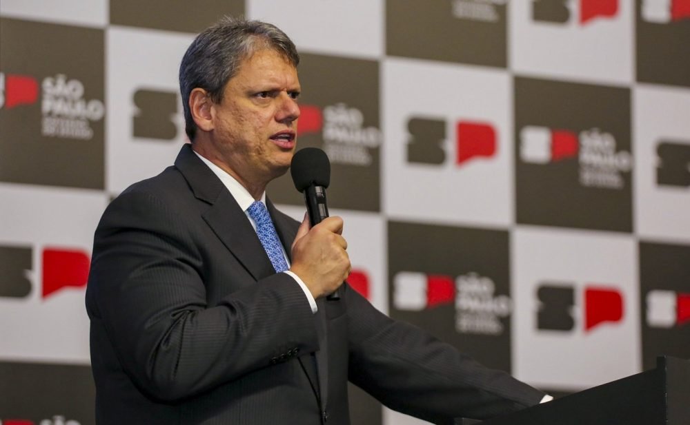 Tarcísio lidera corrida ao governo de SP com mais de 50% das intenções de voto