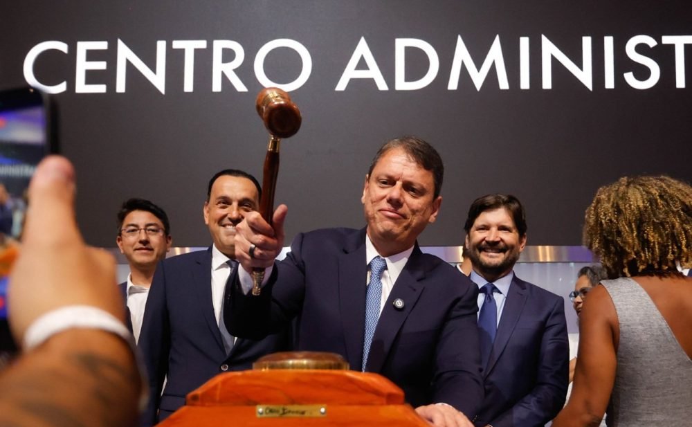 Tarcísio lidera disputa ao governo de SP com 53% contra 38% de Haddad