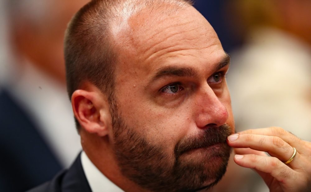 Eduardo Bolsonaro é demitido da Polícia Federal por abandono de cargo