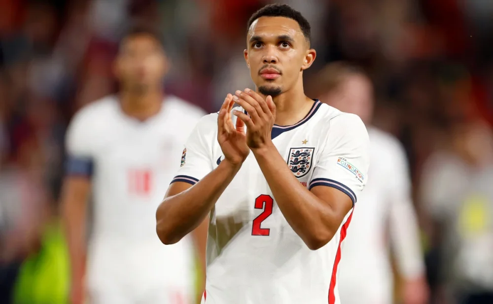 Alexander-Arnold retorna à seleção inglesa após ficar de fora da Copa do Mundo