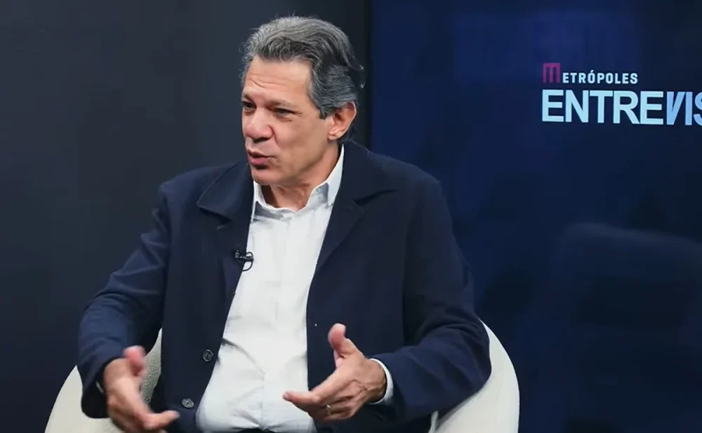 Haddad critica escolas cívico-militares e promete não ampliar modelo em SP
