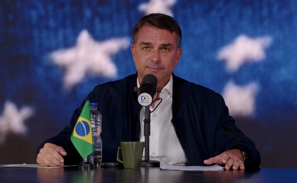 Flávio Bolsonaro critica proibição das bets a nove dias da eleição