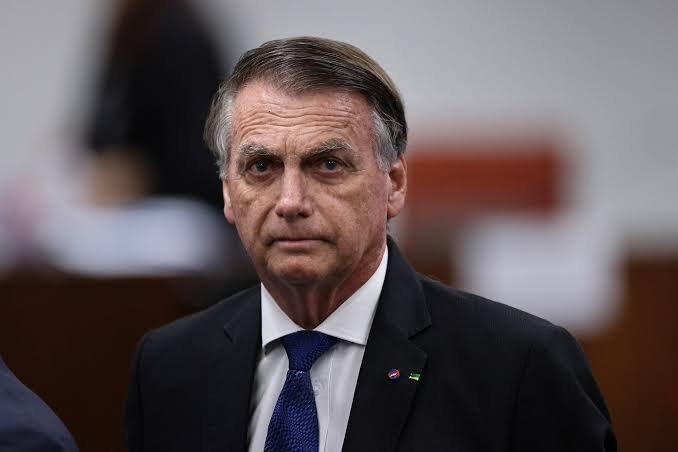 Defesa de Bolsonaro desiste de pedido para suspender pena de 27 anos