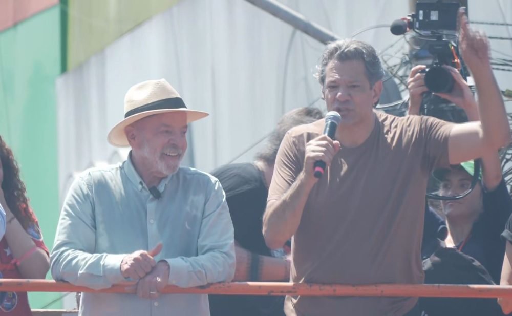 Haddad ataca Flávio Bolsonaro por escândalos; senador rebate e critica Lula