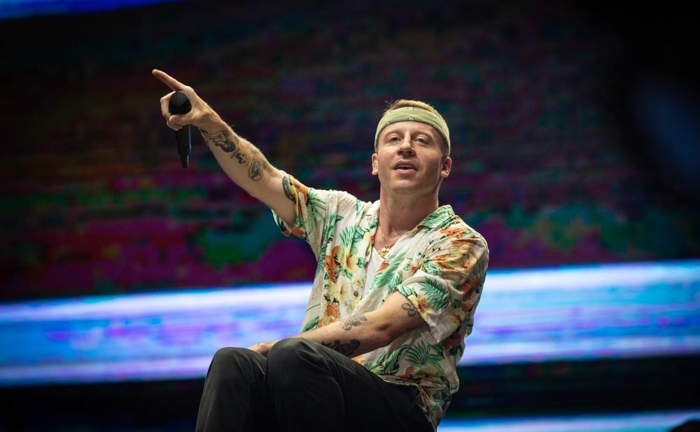 Macklemore esgota ingressos de turnê após ser expulso de shows de Ed Sheeran