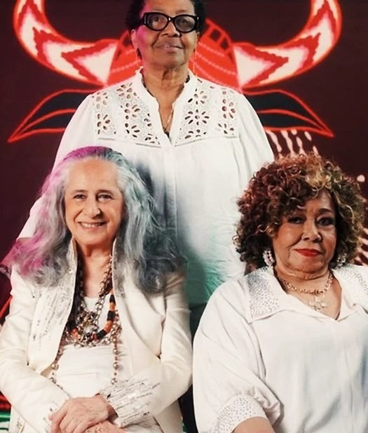 Alcione, Bethânia, Leci e Daniela gravam samba-enredo da Mangueira para 2027