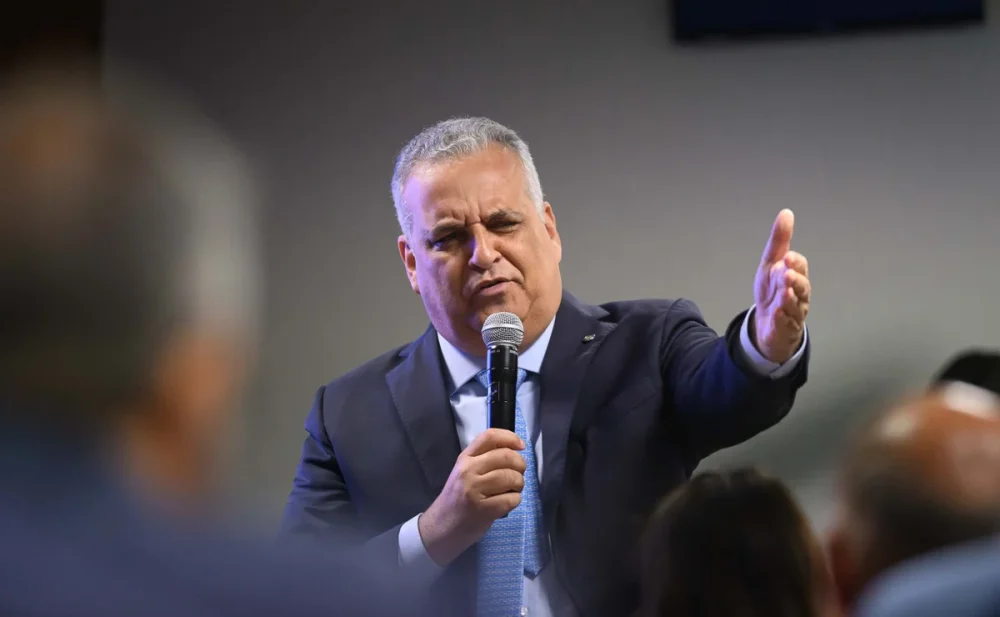 Evento de vice de Flávio Bolsonaro na Bahia é cancelado em meio a versões contraditórias