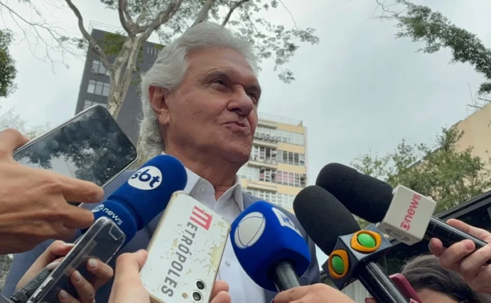 Caiado acusa PT de conivência com facções durante caminhada em SP