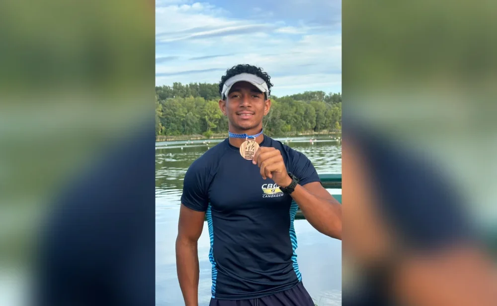 Adolescente mineiro conquista bronze em campeonato mundial de canoagem na Eslováquia