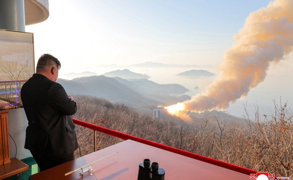 Coreia do Norte anuncia teste de míssil com inteligência artificial