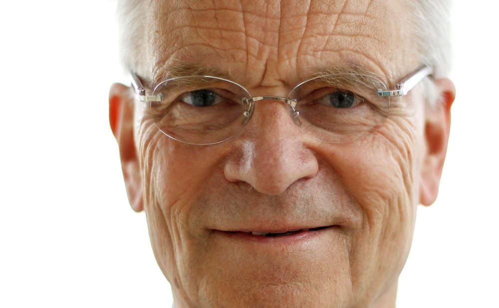 Morre aos 86 anos o escritor britânico Jeffrey Archer, autor de best-sellers