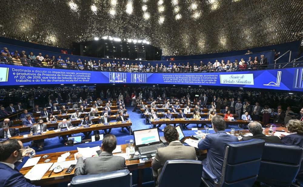 Senado inicia discussões sobre PEC que prevê fim da escala 6x1