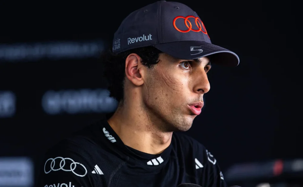 Bortoleto pede desculpas a Sainz após acidente que resultou em punição no GP do Bahrein