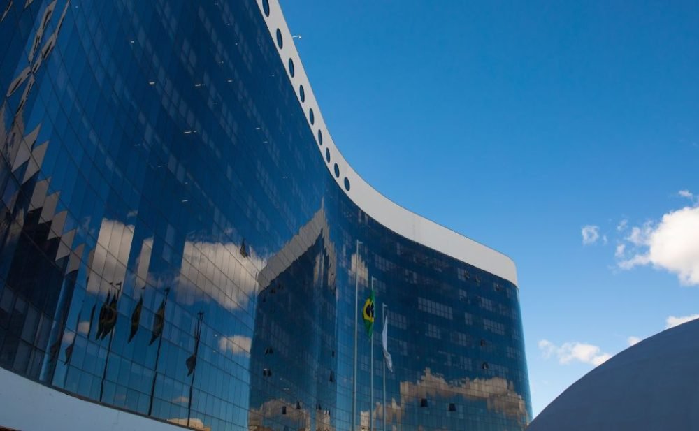 Justiça Eleitoral ainda precisa definir situação de 15 eleitos em 2026